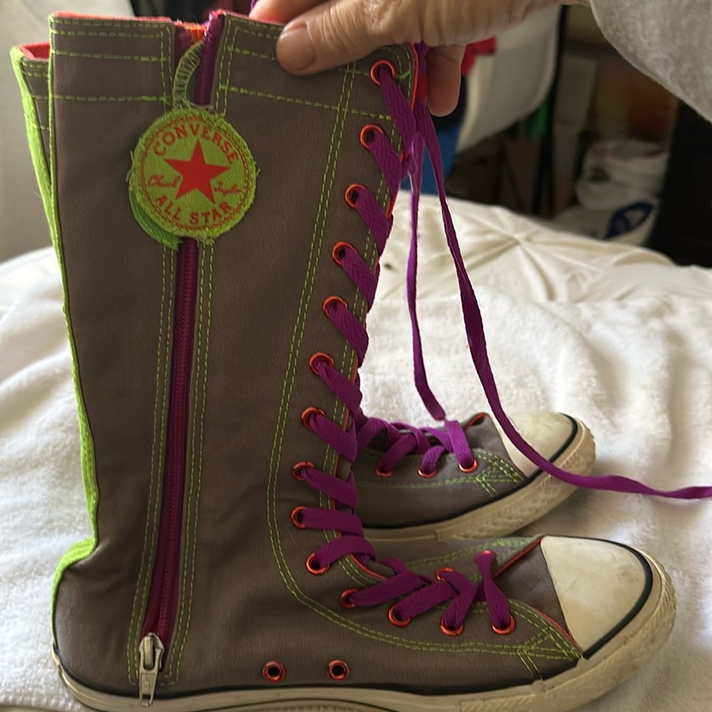 Converse high top boot tennis shoes like new rare style